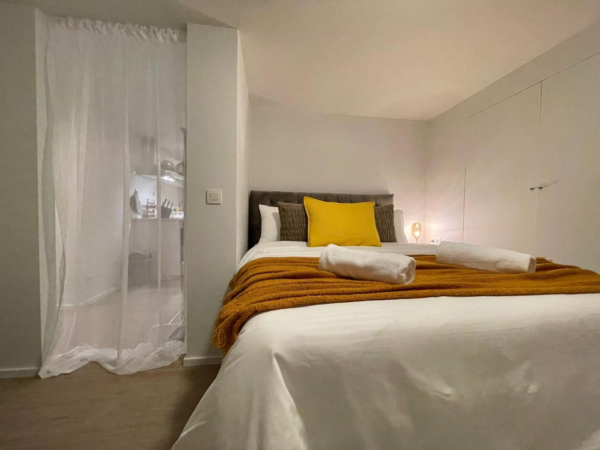 One Lux Basement Near