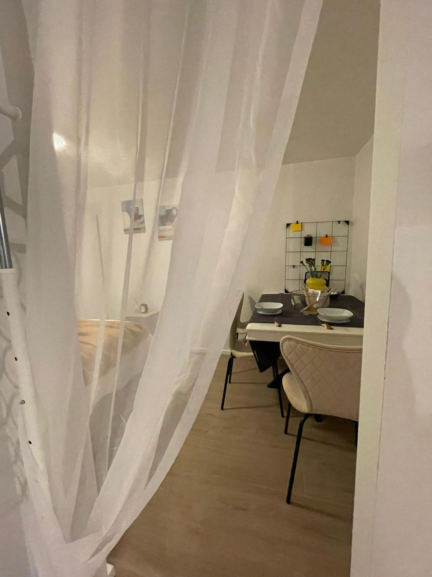 One Lux Basement Near *