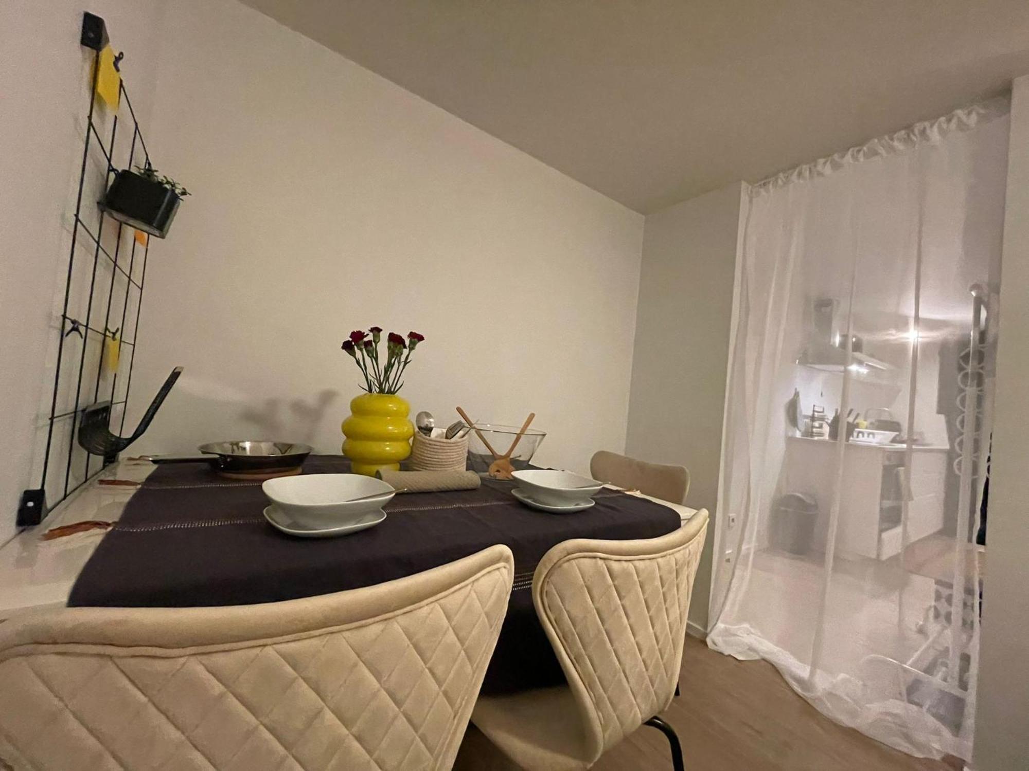One Lux Basement Near *